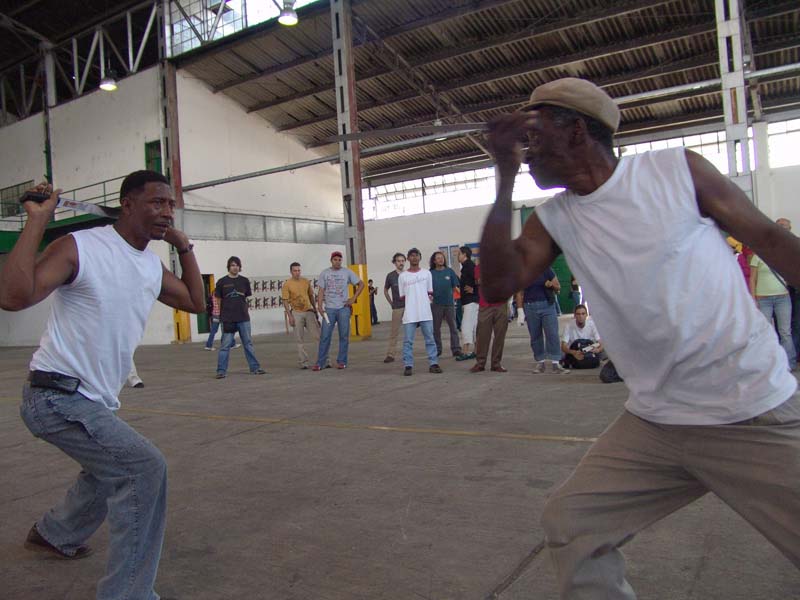 Proyecto escuela de esgrima con machete de Puerto Tejada