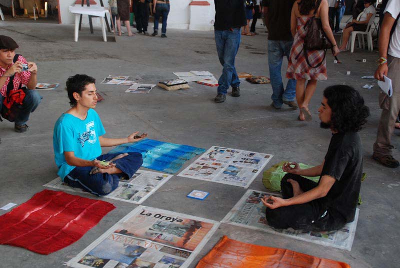 Adriana Mejía, Alejandro Jaramillo y alumnos del taller Performance y Comunidad (Colombia) 